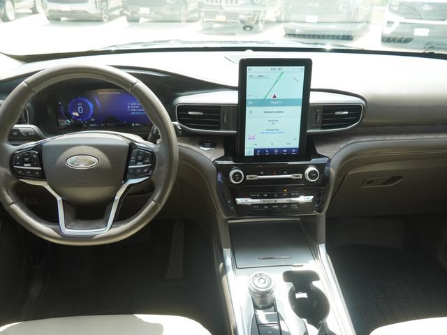 Used 2023 Ford Explorer Platinum w/ Technology Package AWD/4WD image 15