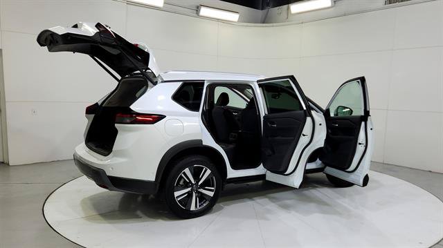 Certified 2026 Nissan Rogue SL FWD image 13