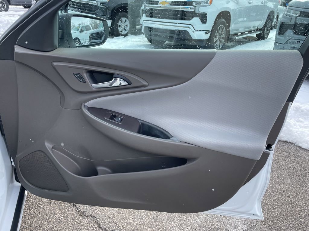 Used 2020 Chevrolet Malibu LS image 28