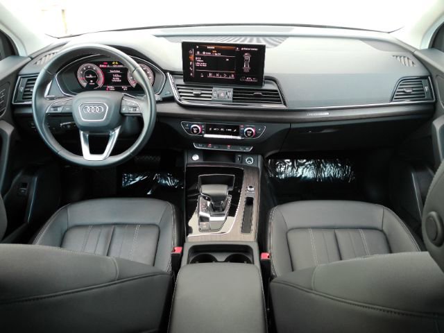 Used 2025 Audi Q5 2.0T Premium image 3