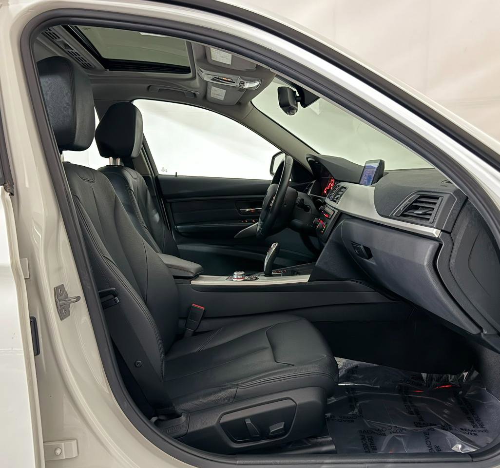 Used 2013 BMW 328i xDrive Sedan AWD/4WD image 25