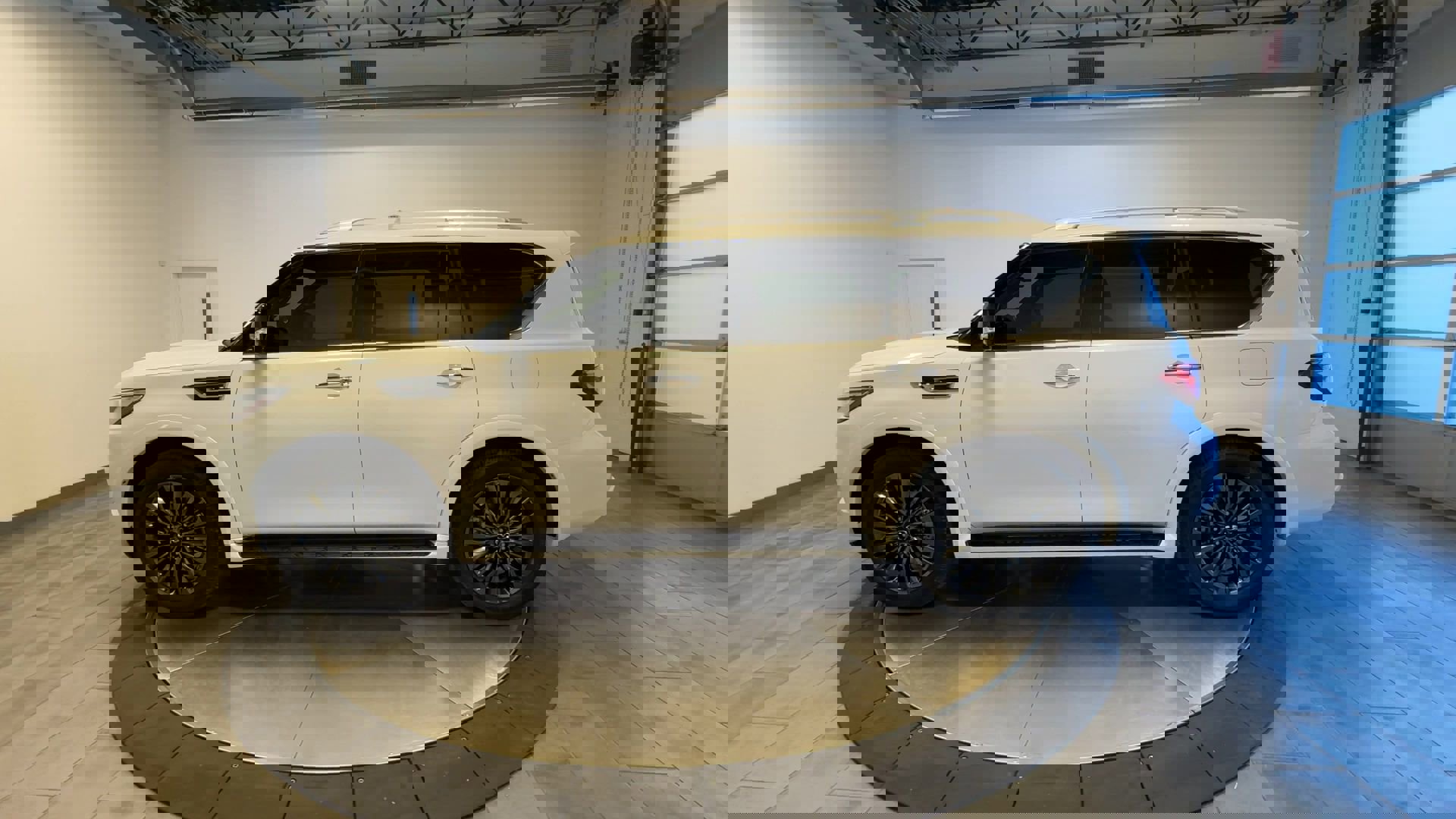 Certified 2024 INFINITI QX80 Sensory image 5