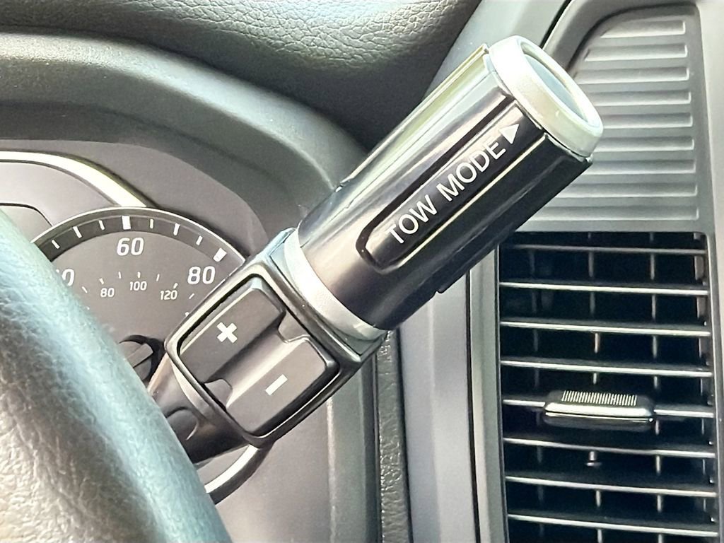 Certified 2024 Nissan Titan SV w/ SV Convenience Package RWD image 17