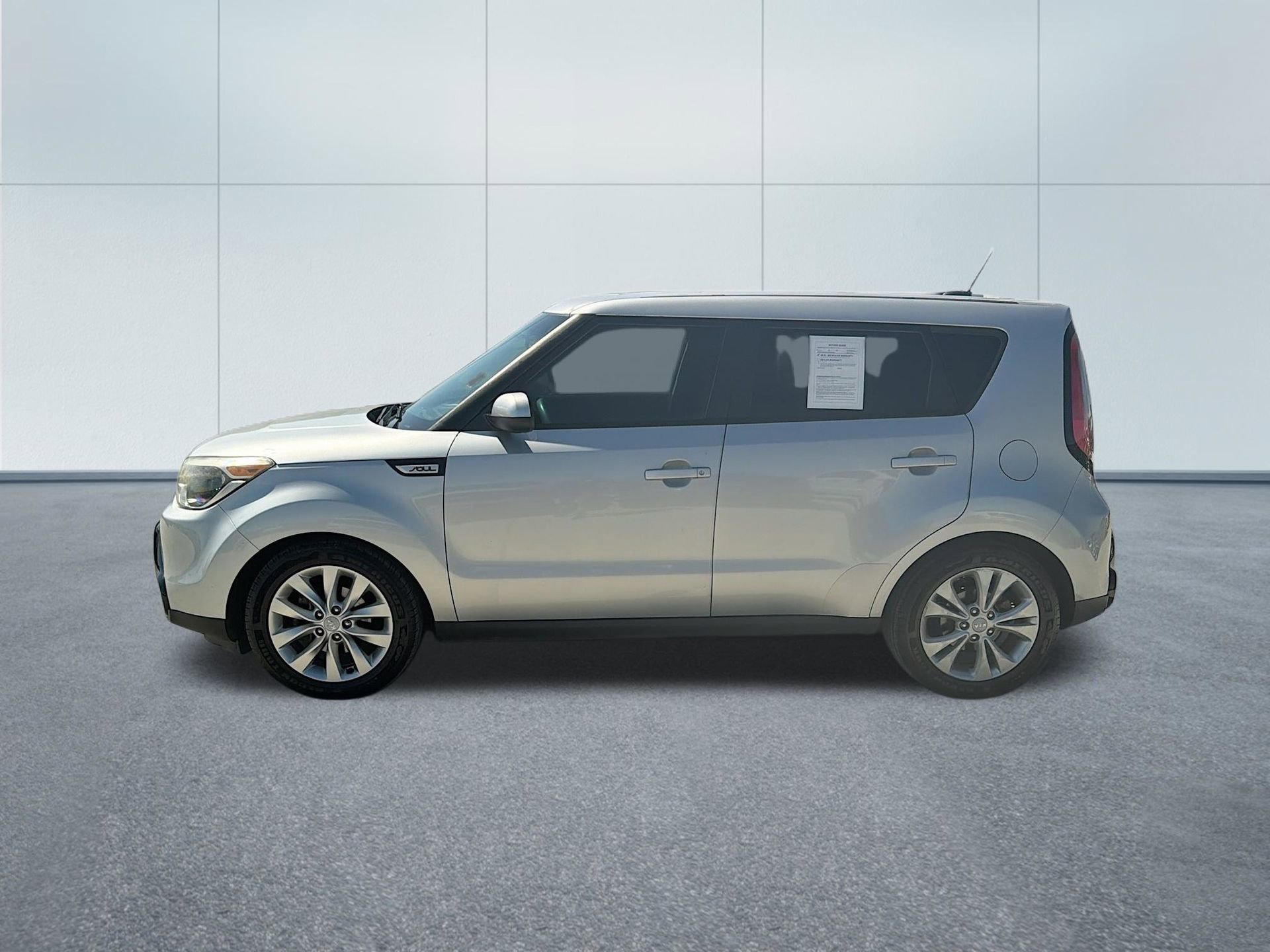 Used 2016 Kia Soul + image 9