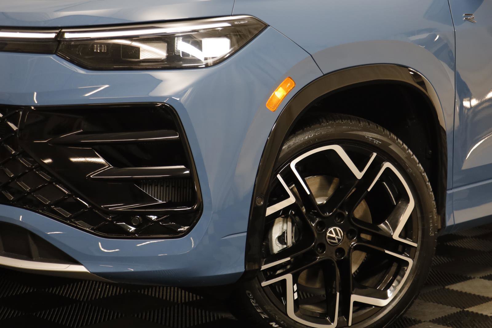 New 2026 Volkswagen Tiguan SEL R-Line image 3