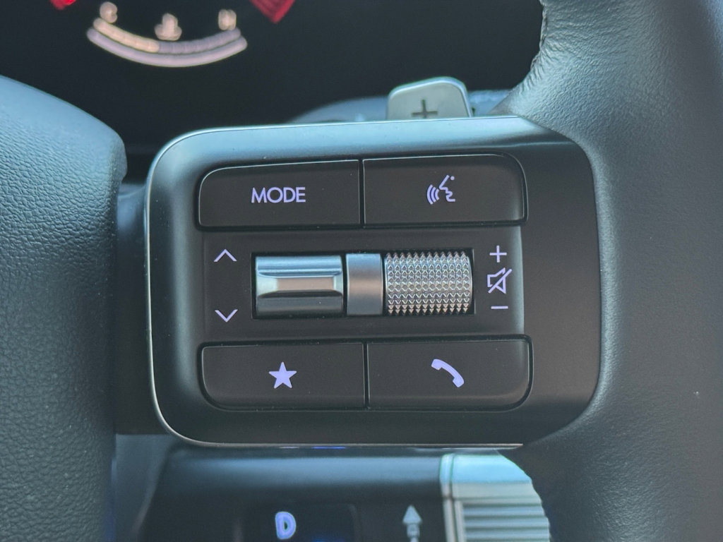 Used 2025 Hyundai Santa Fe SE image 18