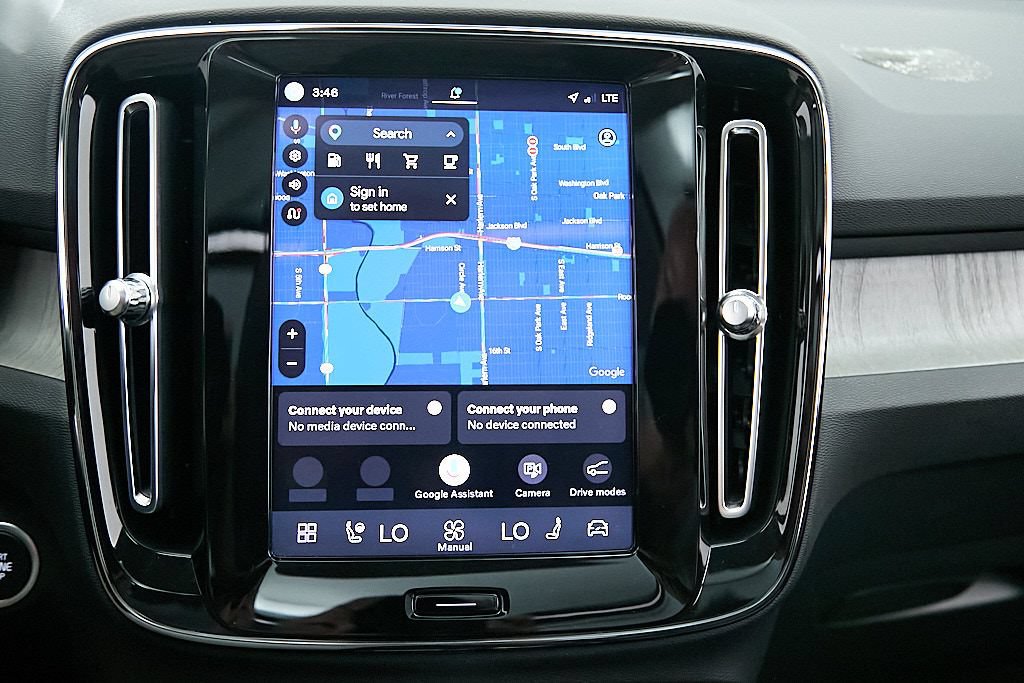 Certified 2023 Volvo XC40 B5 Ultimate w/ Climate Package AWD/4WD image 31
