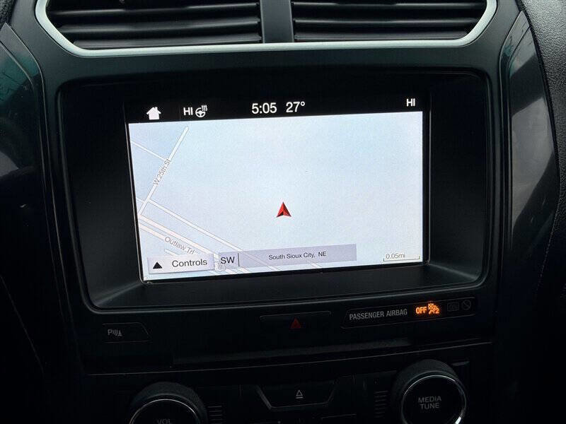 Used 2017 Ford Explorer XLT w/ Equipment Group 202A image 26