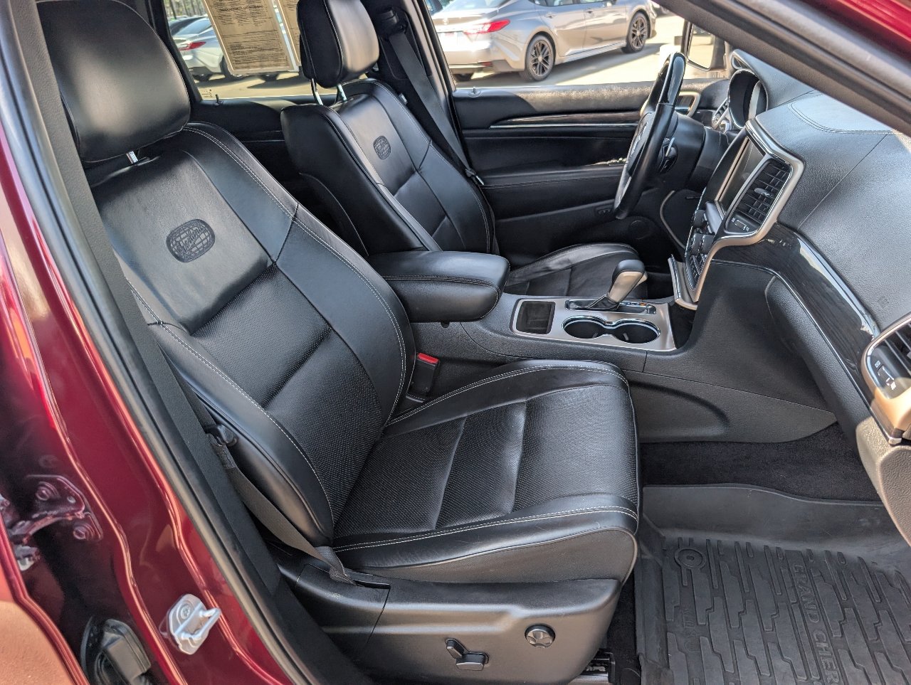 Used 2017 Jeep Grand Cherokee Overland w/ Jeep Active Safety Group RWD image 8