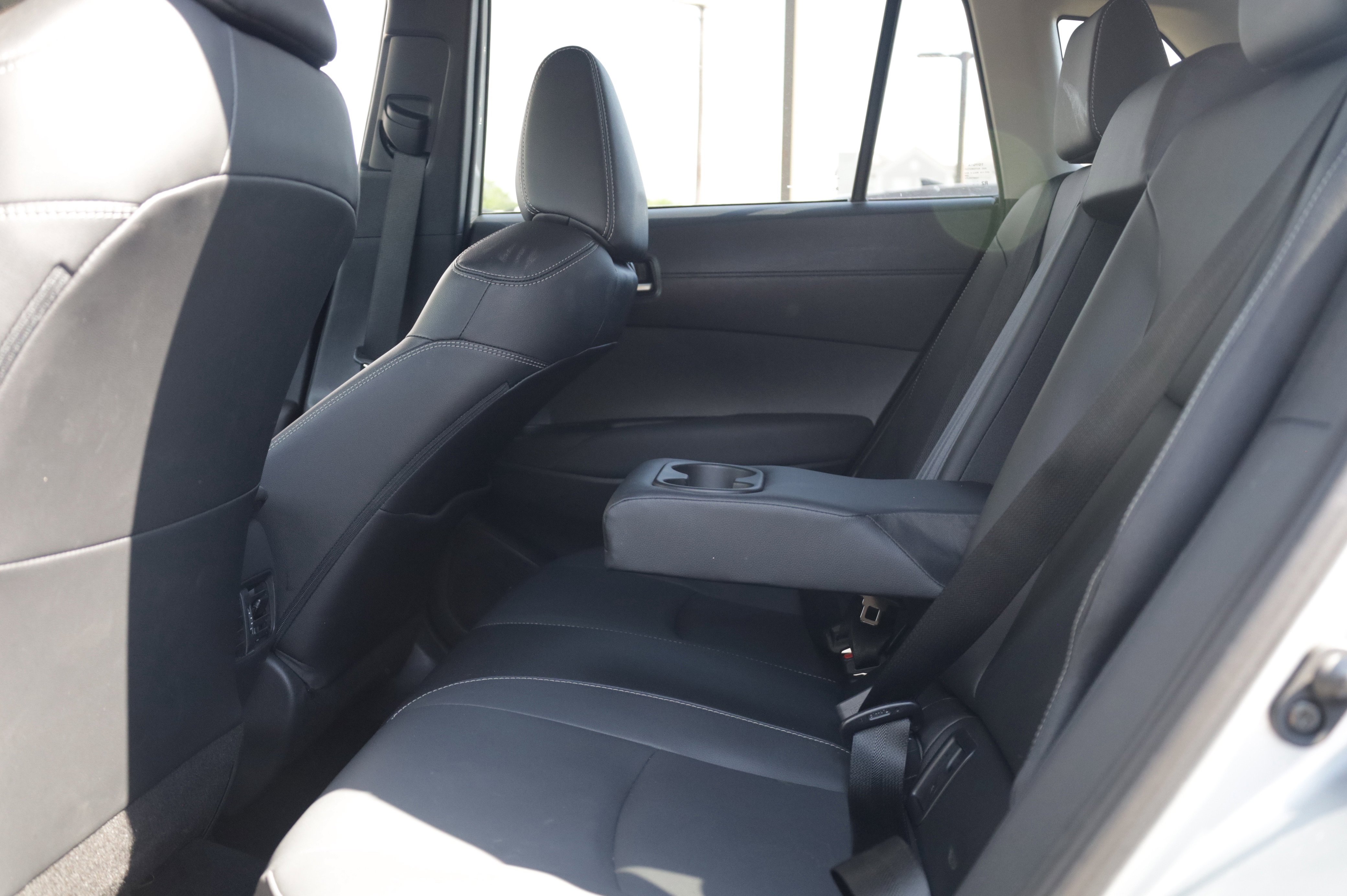 Used 2022 Toyota Corolla Cross XLE w/ Convenience Package FWD image 20