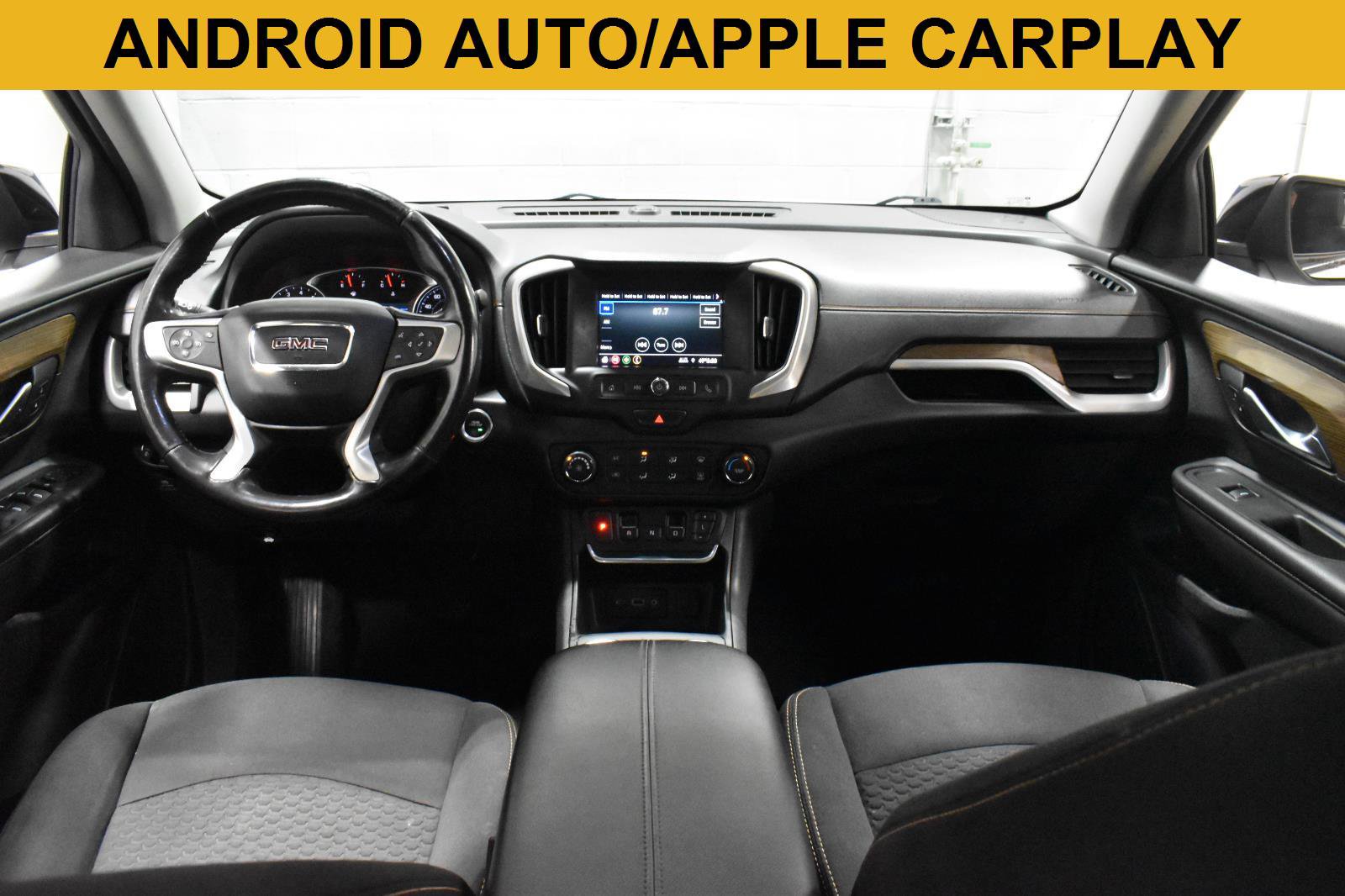 Used 2020 GMC Terrain SLE w/ Elevation Edition FWD image 2