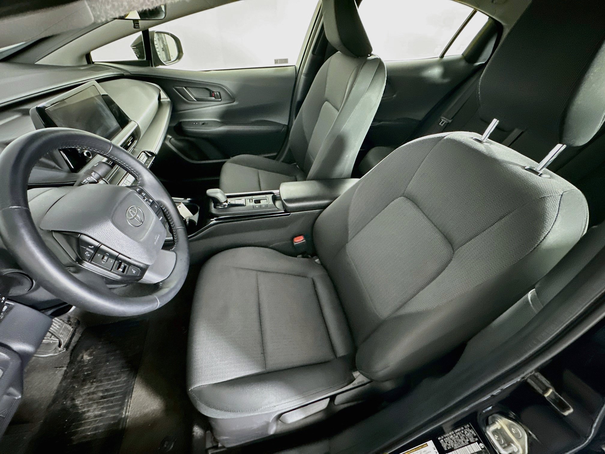 Used 2025 Toyota Prius LE FWD image 13