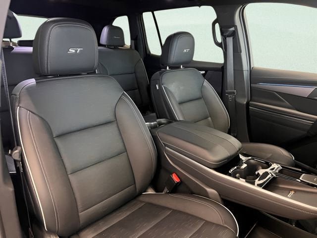 Used 2025 Buick Enclave Sport Touring w/ Super Cruise Package image 19