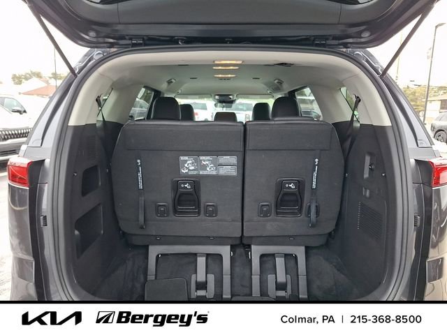 Used 2023 Kia Carnival LX image 32