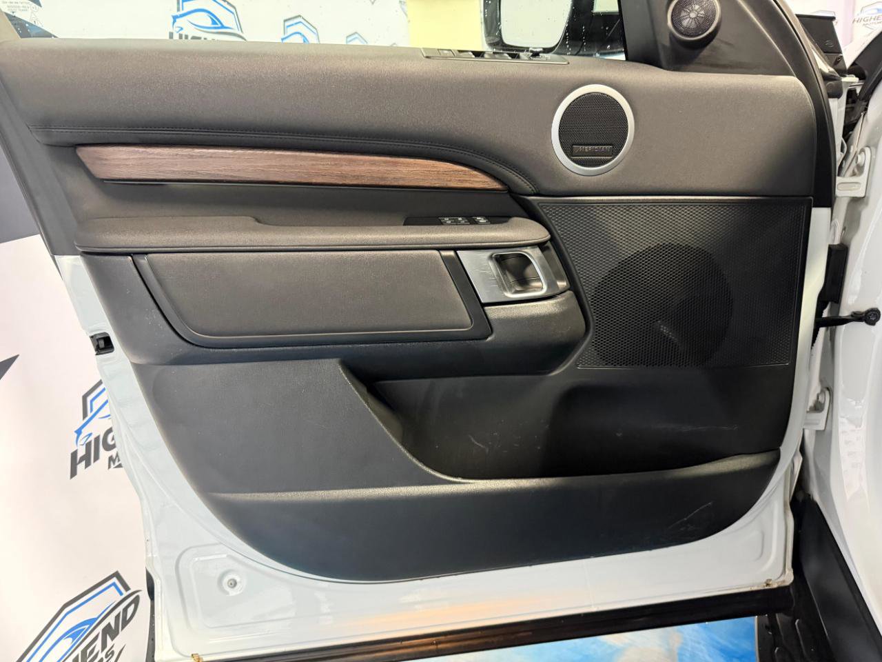 Used 2020 Land Rover Discovery HSE AWD/4WD image 10