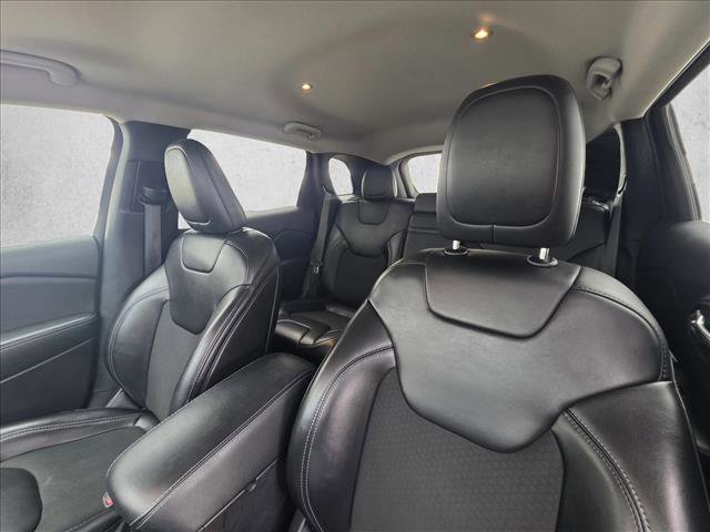 Used 2019 Jeep Cherokee Latitude Plus FWD image 10