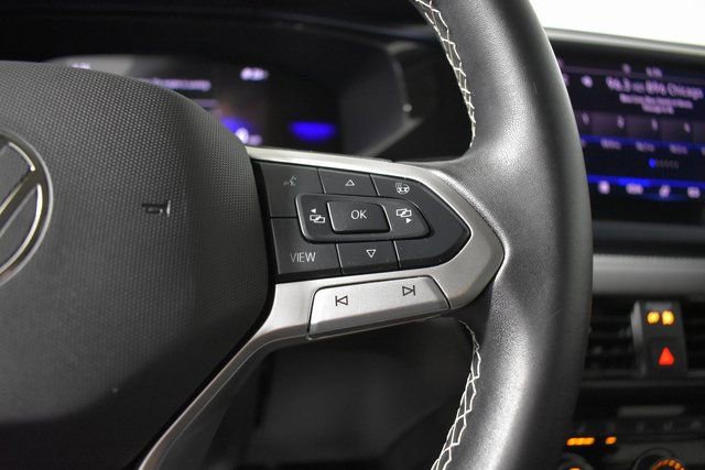 Used 2024 Volkswagen Taos SE FWD image 16