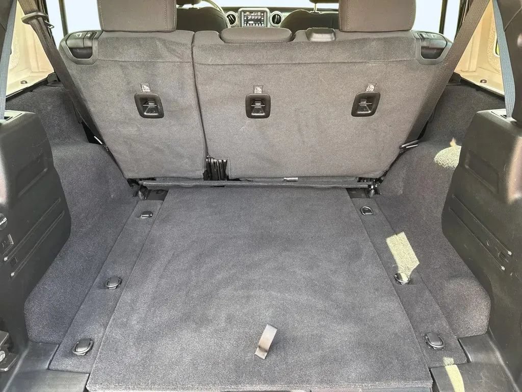 Used 2021 Jeep Wrangler Unlimited Sahara AWD/4WD image 31
