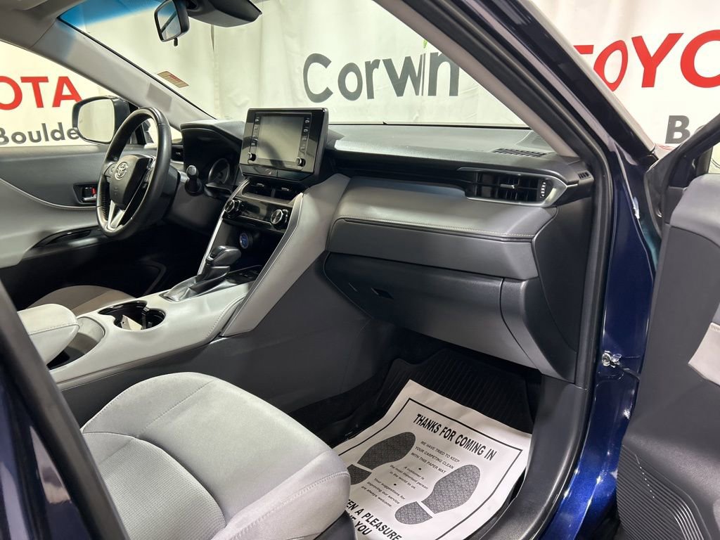 Used 2022 Toyota Venza LE image 10