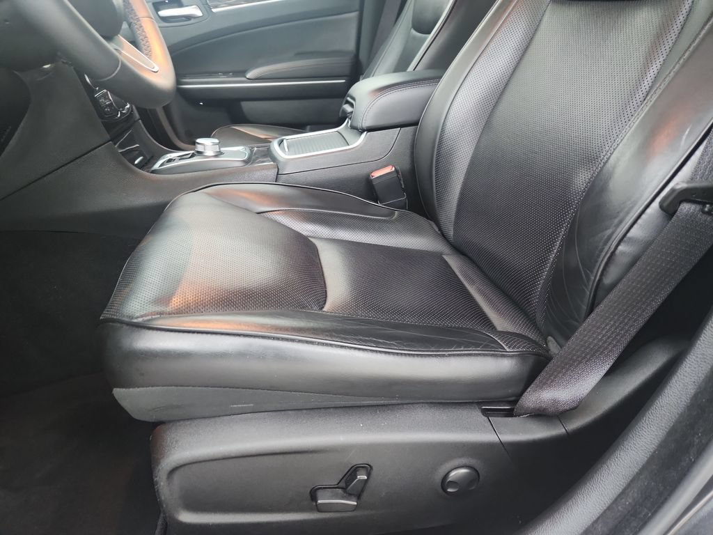 Certified 2023 Chrysler 300 Touring L w/ Comfort Group RWD image 22