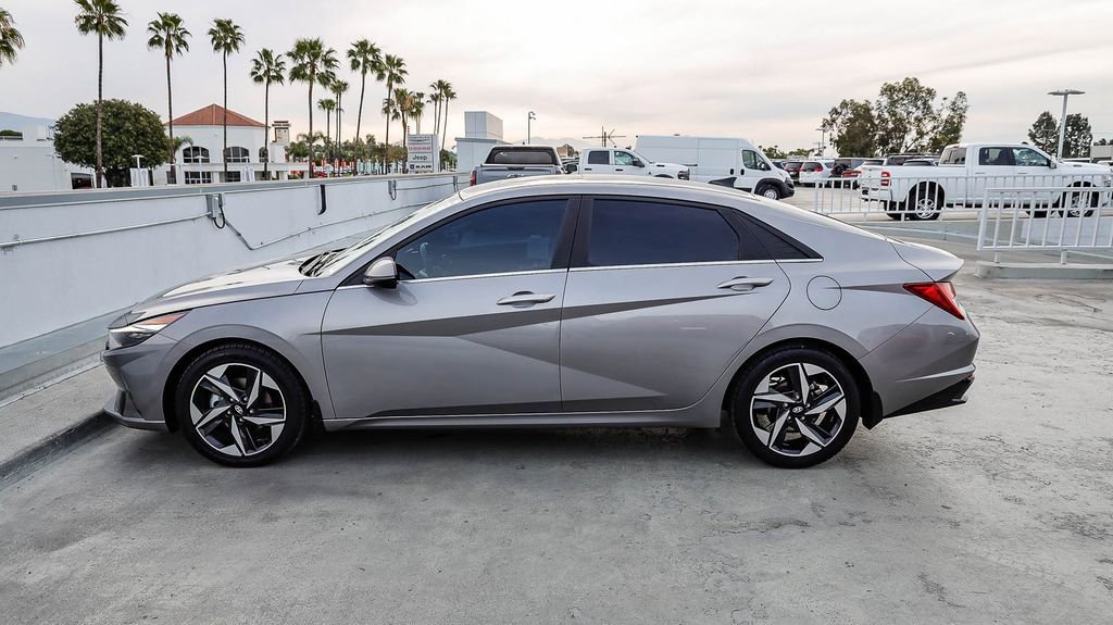 Used 2023 Hyundai Elantra Limited FWD image 14
