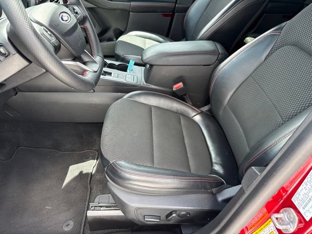 Used 2025 Ford Escape ST-Line AWD/4WD image 9