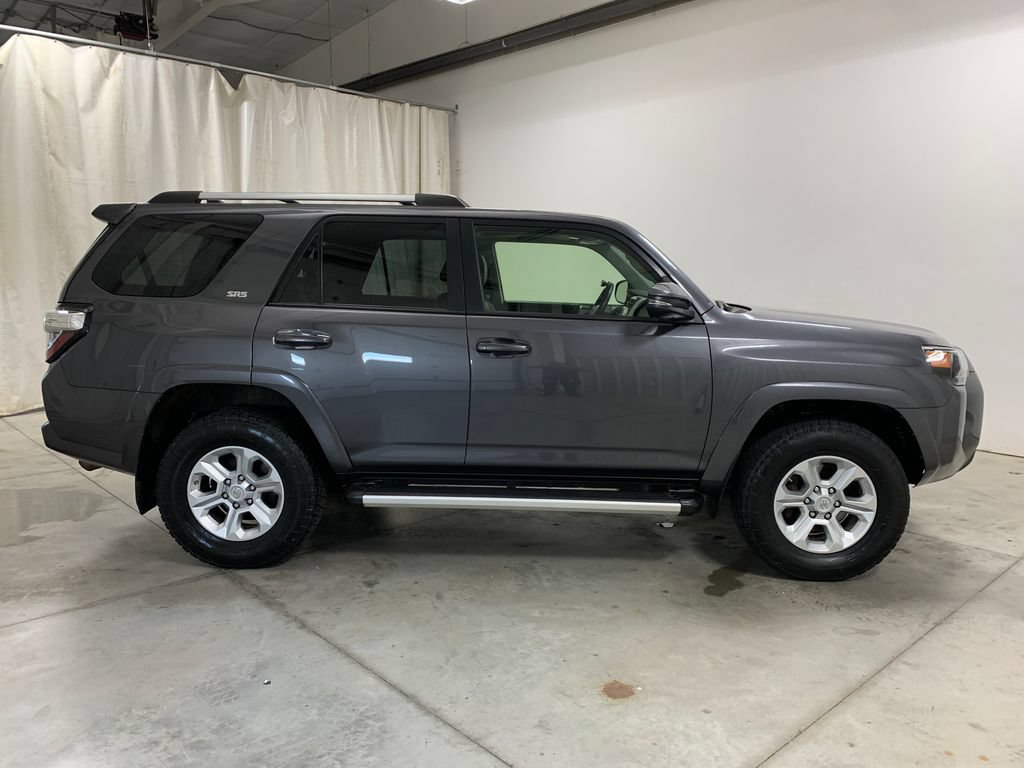Used 2020 Toyota 4Runner SR5 Premium w/ Moonroof Package AWD/4WD image 28