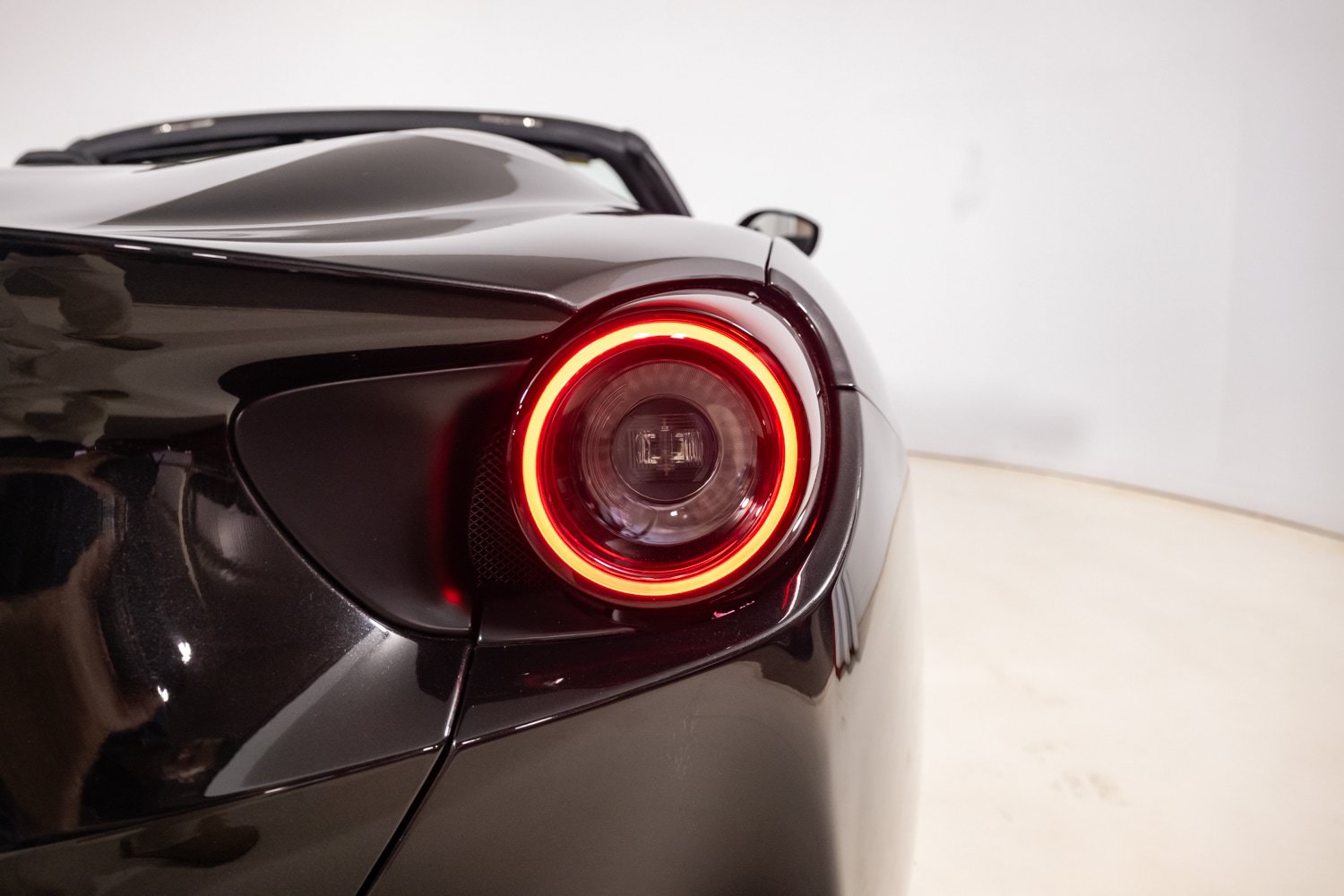 Used 2019 Ferrari Portofino RWD image 53