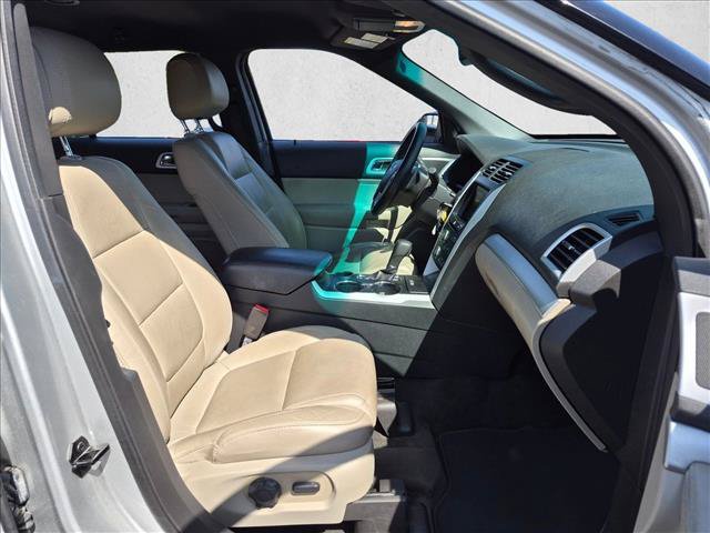 Used 2015 Ford Explorer XLT w/ Equipment Group 202B FWD image 19
