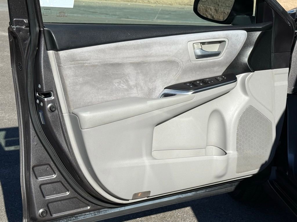 Used 2017 Toyota Camry XSE image 16