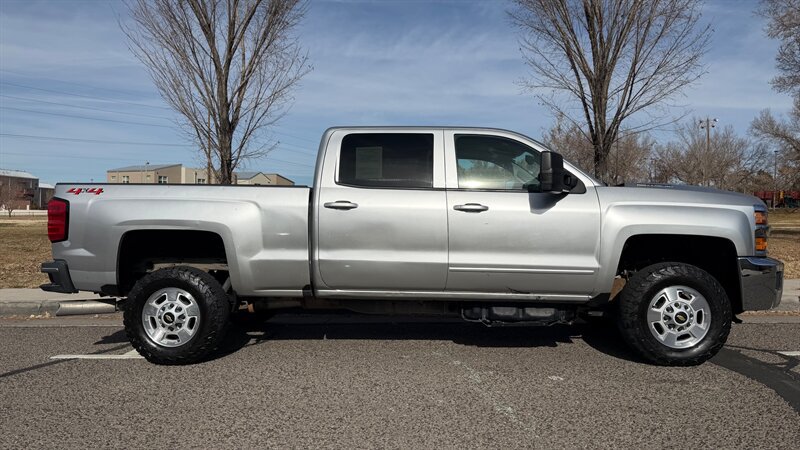 Used 2019 Chevrolet Silverado 2500 LT AWD/4WD image 9