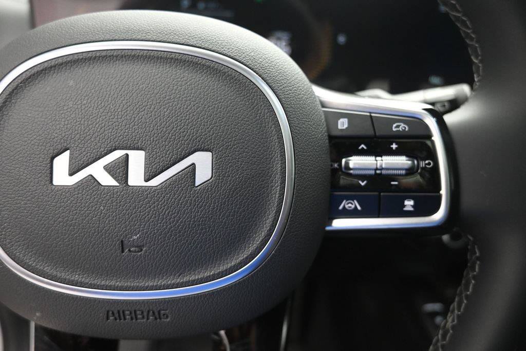 Used 2025 Kia Sorento S w/ Panoramic Sunroof Package FWD image 14