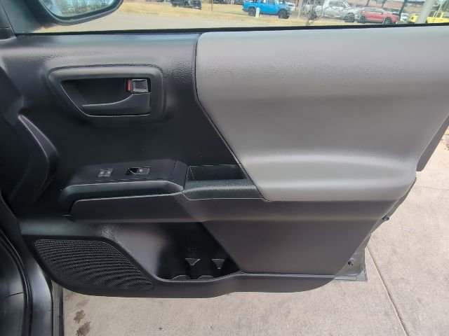 Used 2020 Toyota Tacoma SR AWD/4WD image 31