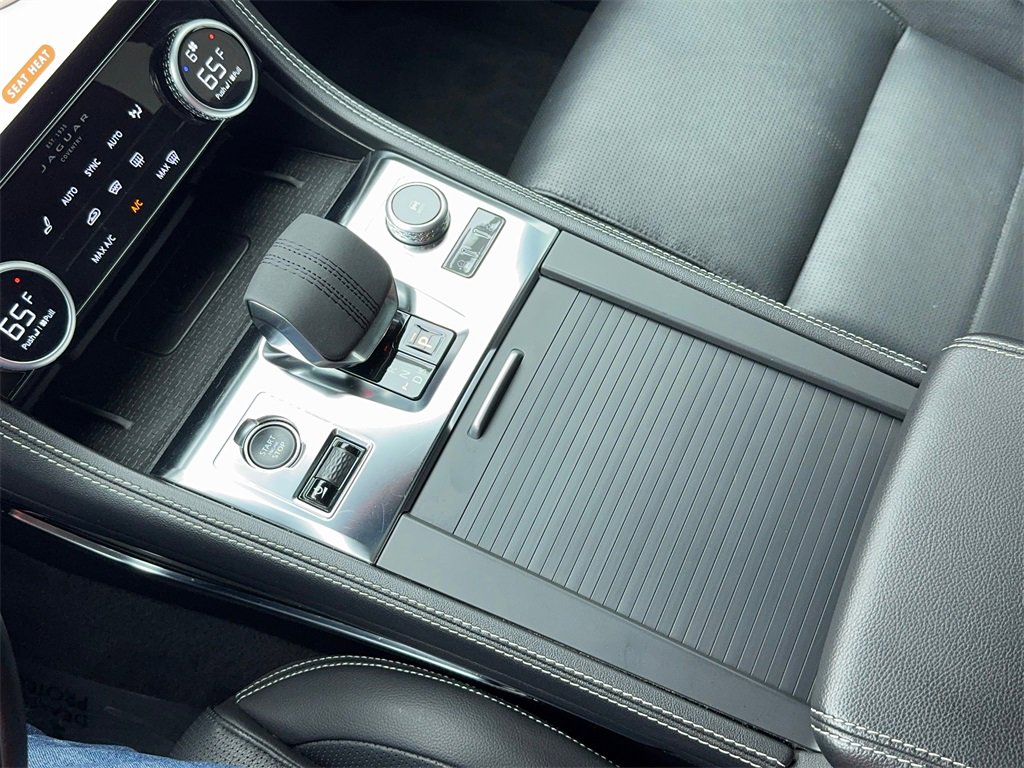 Used 2024 Jaguar F-PACE R-Dynamic S image 33