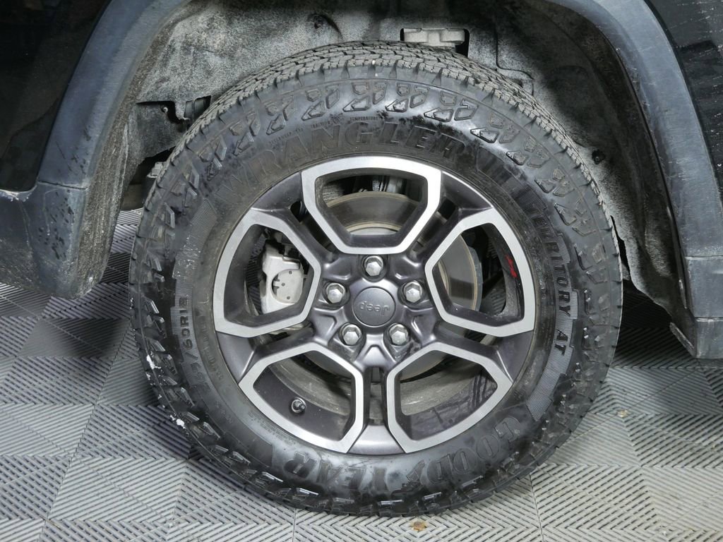 Used 2022 Jeep Grand Cherokee Trailhawk image 11