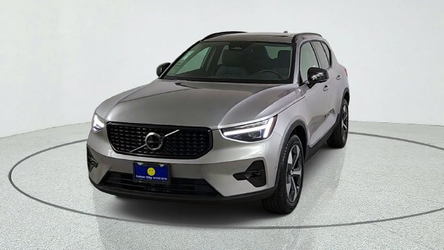 New 2026 Volvo XC40 B5 Plus w/ Protection Package Premier AWD/4WD image 2