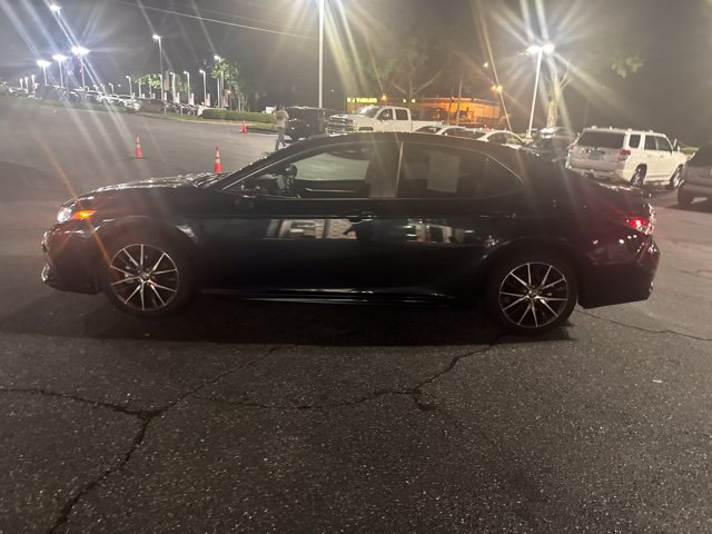 Used 2021 Toyota Camry SE w/ Audio Upgrade Package FWD image 8
