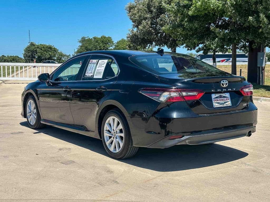 Used 2021 Toyota Camry LE FWD image 5