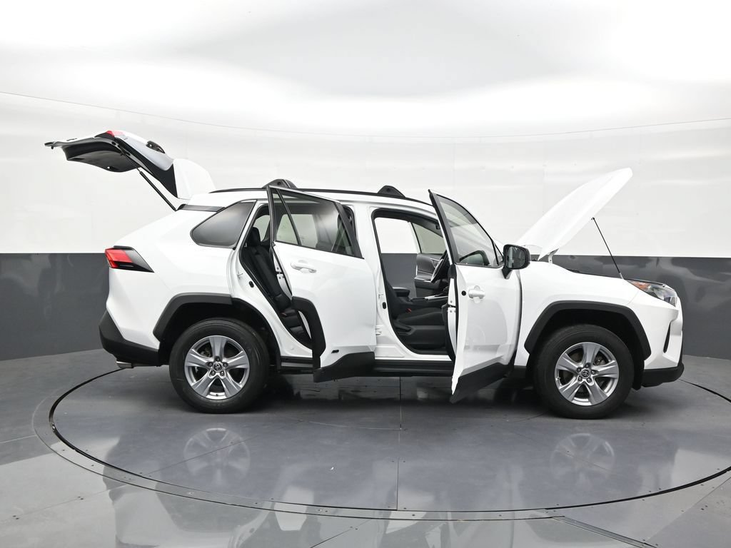 Used 2022 Toyota RAV4 LE AWD/4WD image 30