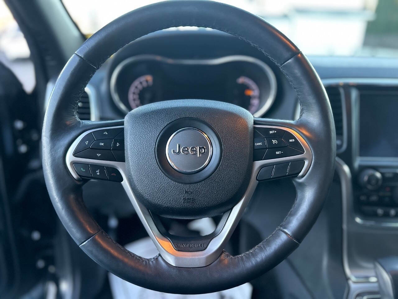 Used 2018 Jeep Grand Cherokee Altitude RWD image 11
