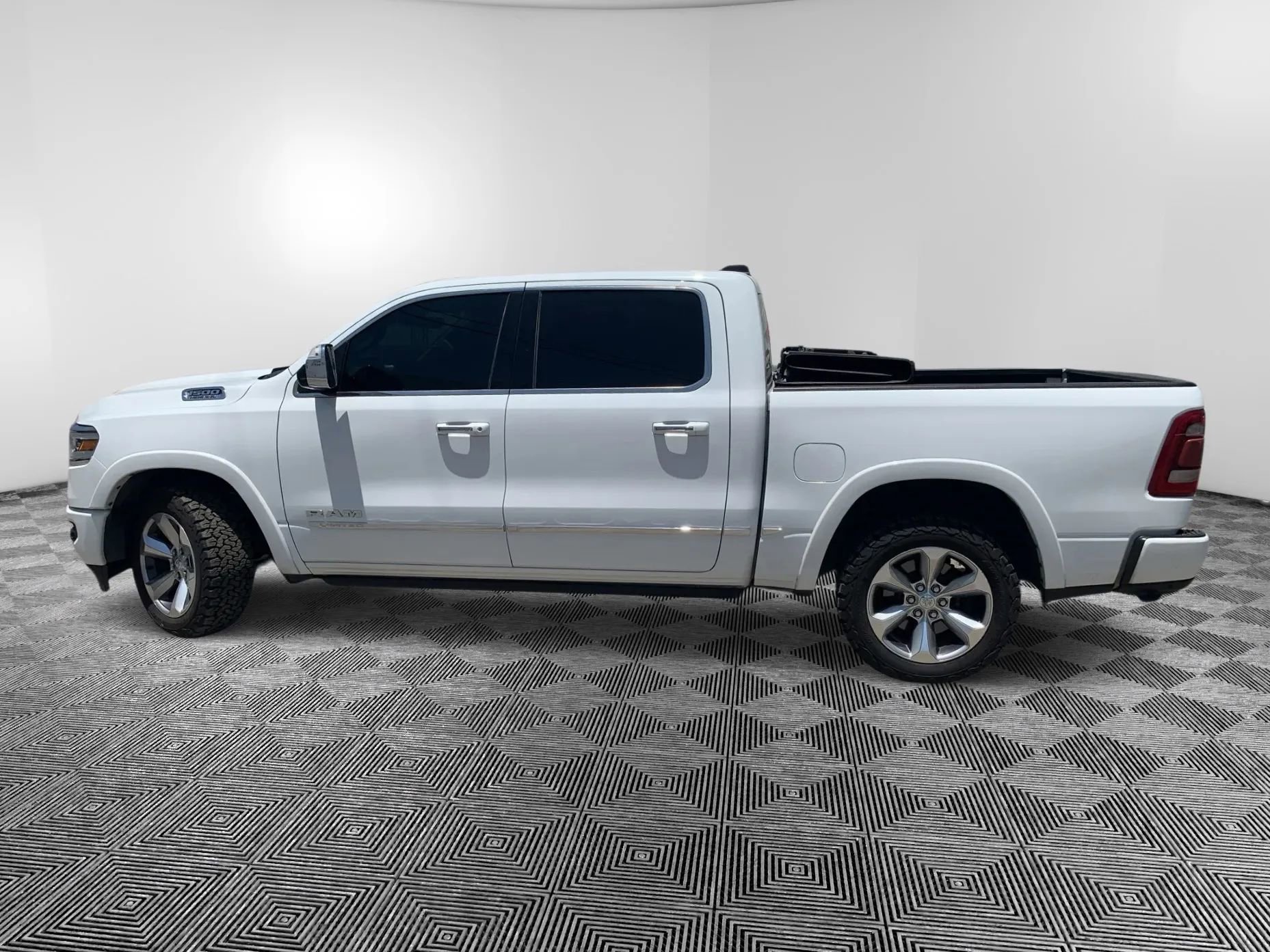 Used 2020 RAM 1500 Limited image 9