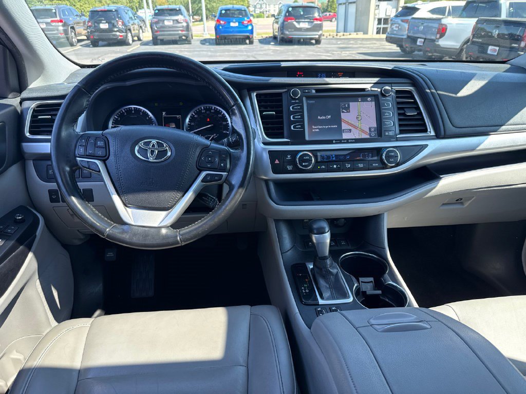 Used 2019 Toyota Highlander XLE AWD/4WD image 17