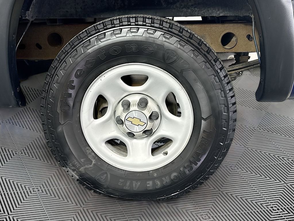 Used 2004 Chevrolet Silverado 1500 W/T RWD image 22