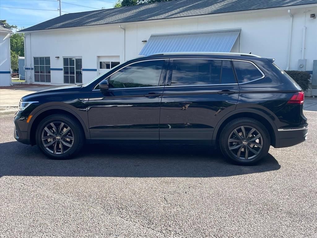 Used 2023 Volkswagen Tiguan SE w/ Panoramic Sunroof Package FWD image 28