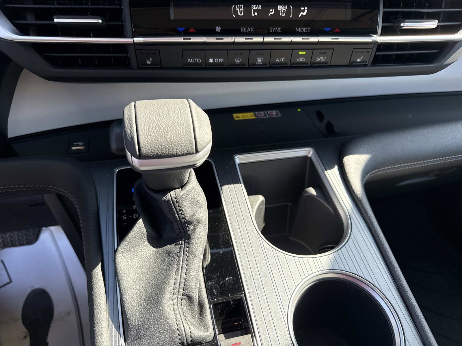 Used 2025 Toyota Sienna XLE image 22