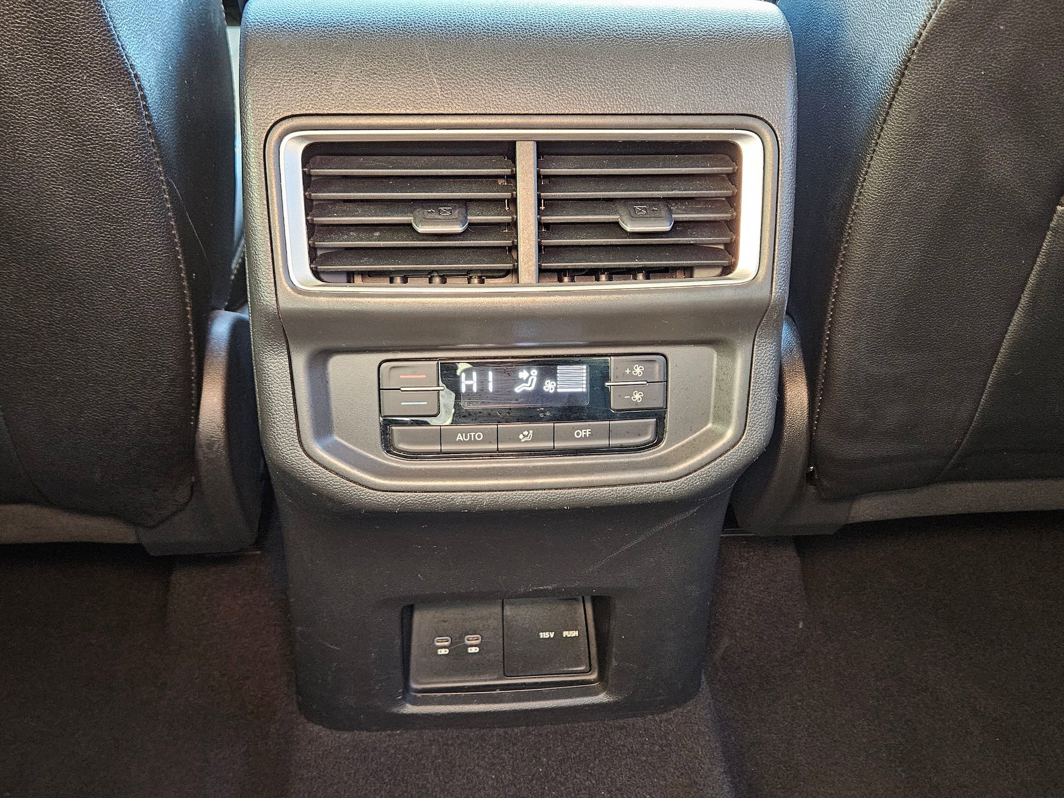 Used 2024 Volkswagen Atlas SE image 27