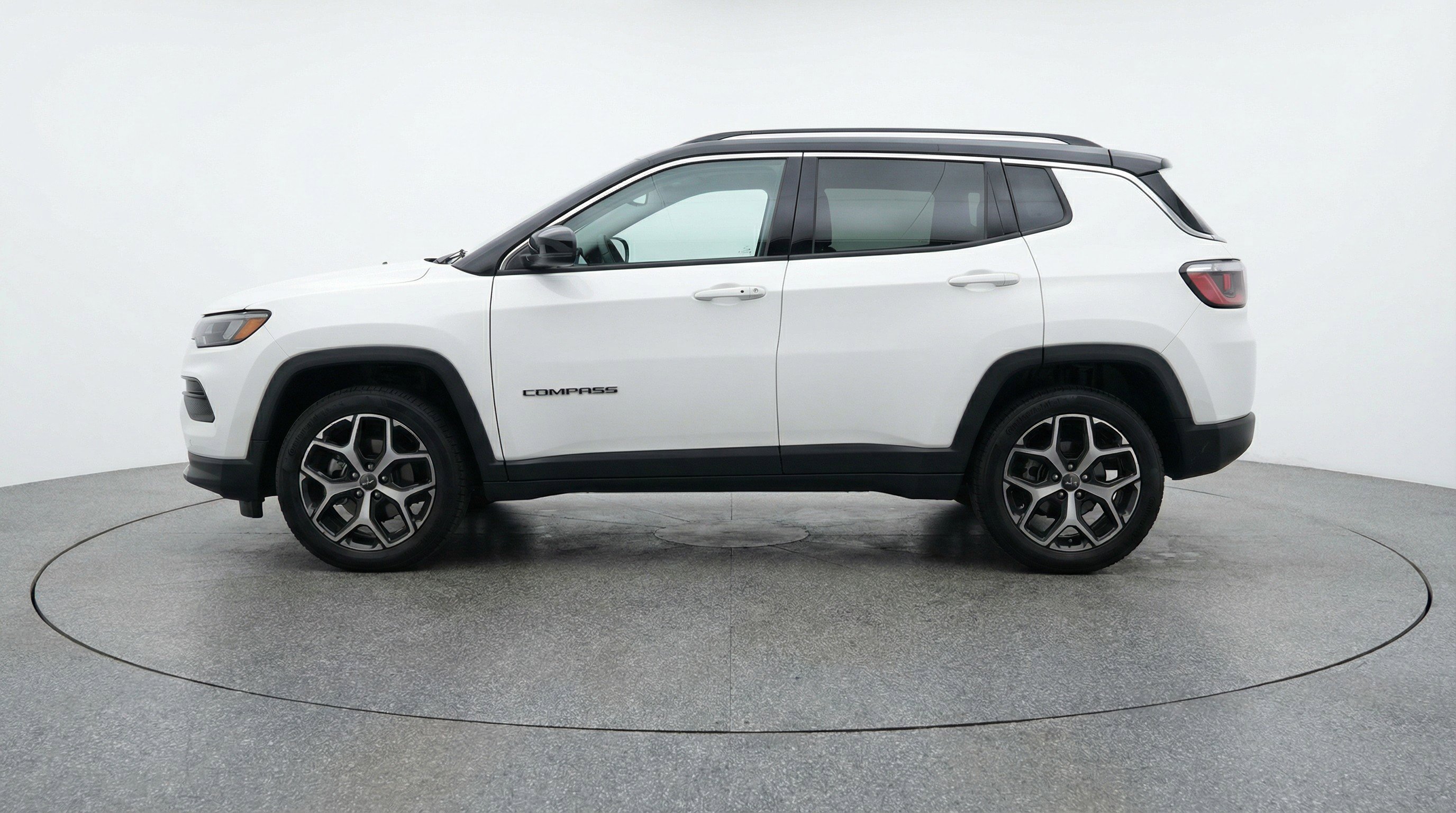 Used 2025 Jeep Compass Limited AWD/4WD image 5