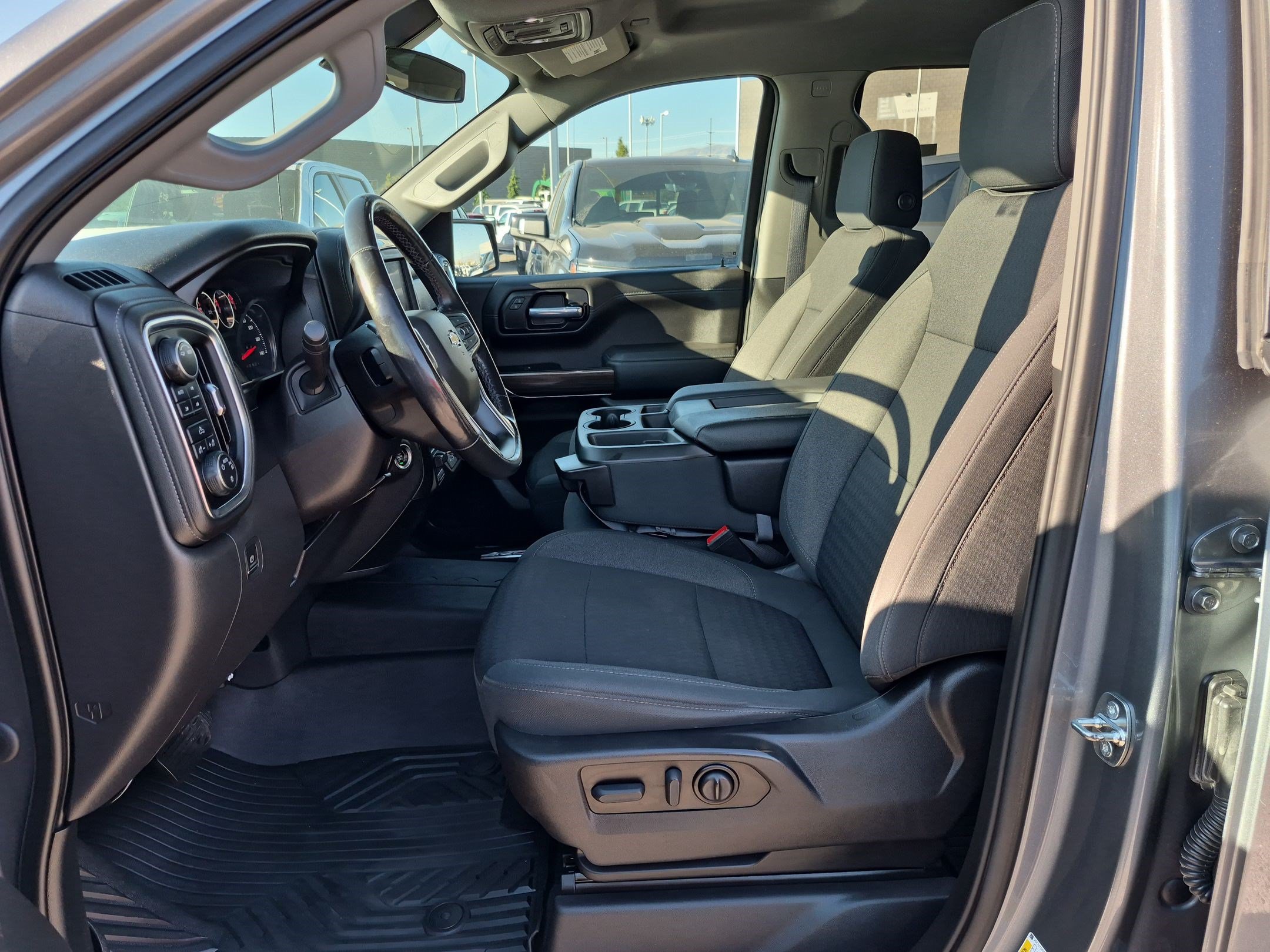Used 2022 Chevrolet Silverado 1500 LT AWD/4WD image 15