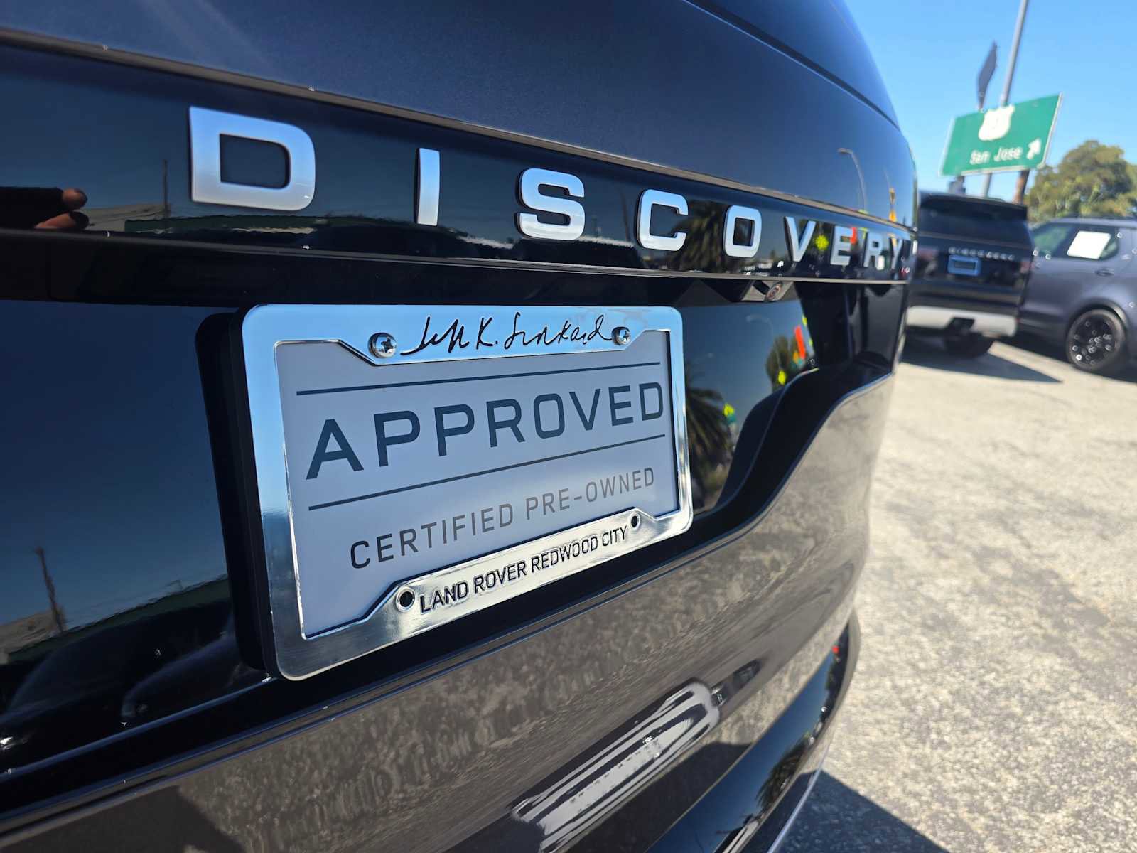 Used 2025 Land Rover Discovery Metropolitan Edition AWD/4WD image 13