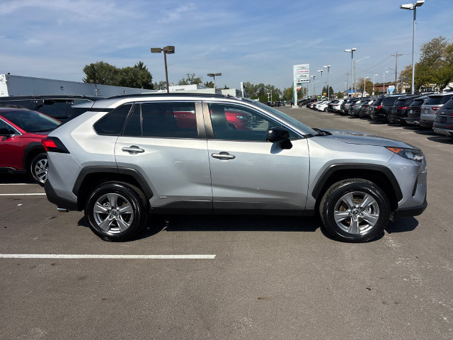 Used 2022 Toyota RAV4 LE AWD/4WD image 26